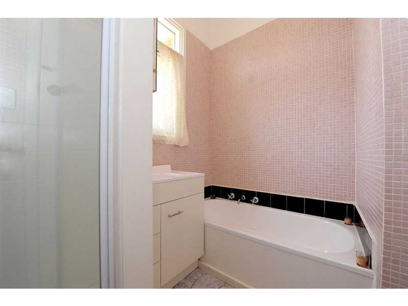 99 Railway Parade, Seaford VIC 3198