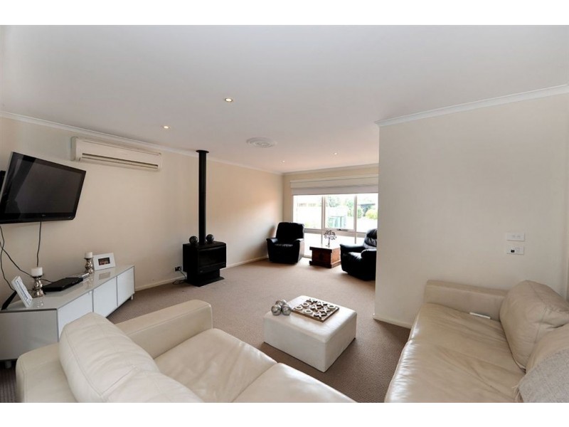 41 Emanuel Drive, Seaford VIC 3198