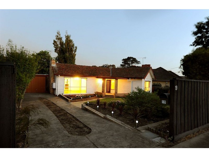 19 Fortescue Avenue, Seaford VIC 3198