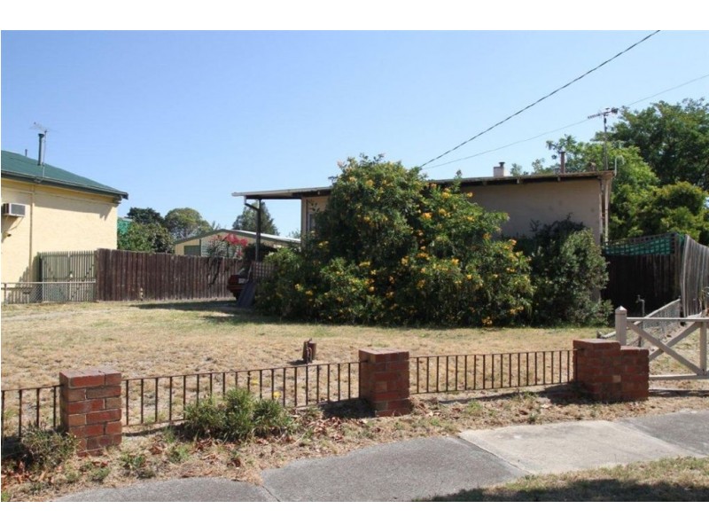 2 Karri Court, Frankston North VIC 3200