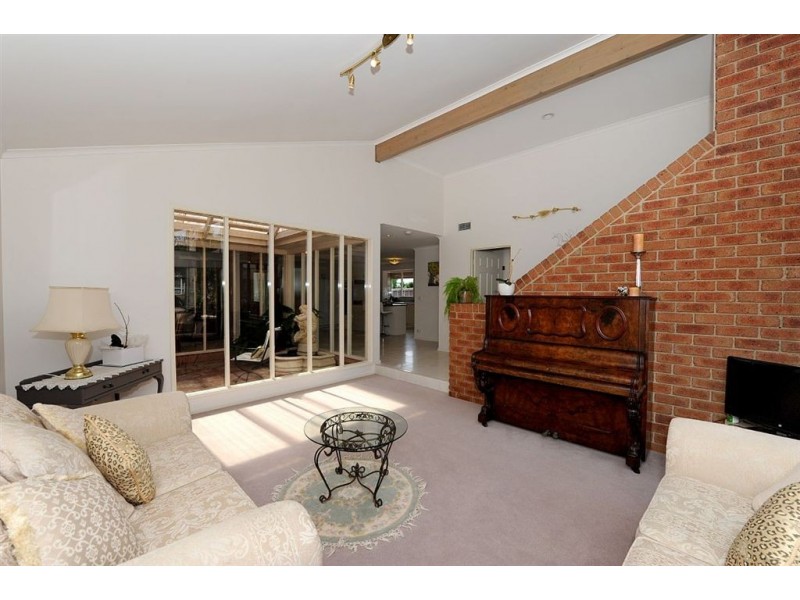 60 Rowellyn Avenue, Carrum Downs VIC 3201