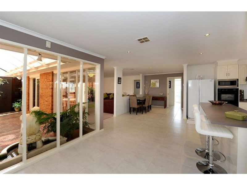 60 Rowellyn Avenue, Carrum Downs VIC 3201