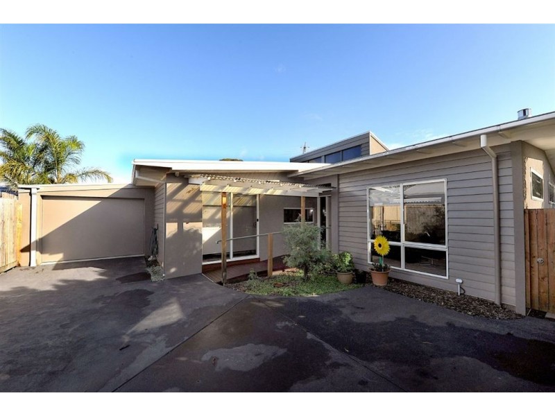 52a Rosslyn Avenue, Seaford VIC 3198