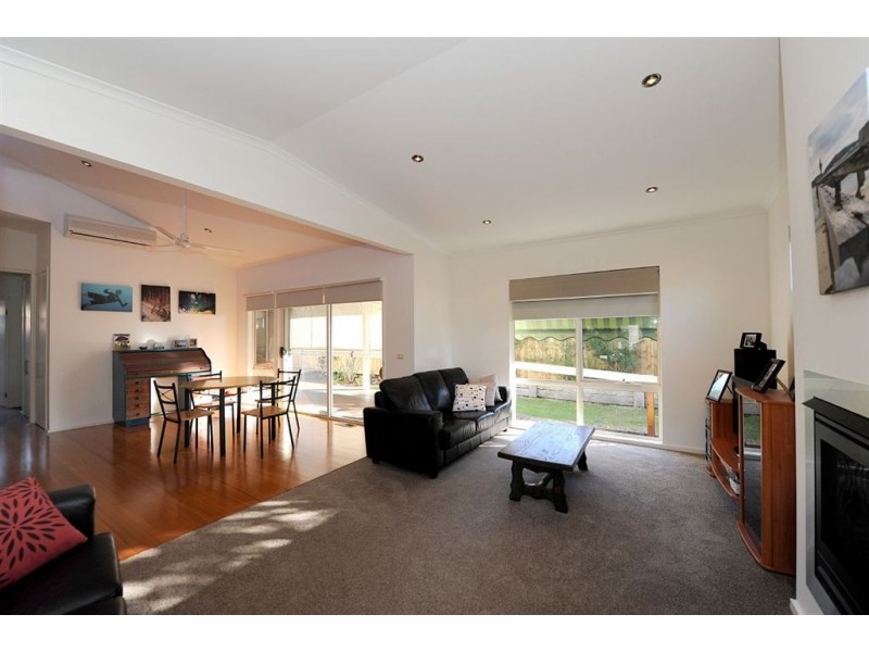 52a Rosslyn Avenue, Seaford VIC 3198