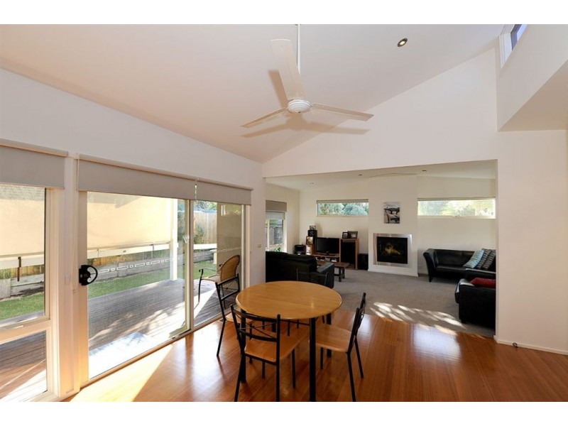 52a Rosslyn Avenue, Seaford VIC 3198