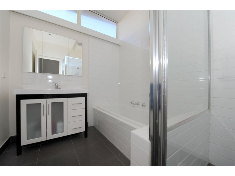 52a Rosslyn Avenue, Seaford VIC 3198