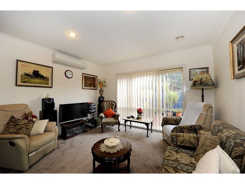 2A Barry Street, Seaford VIC 3198