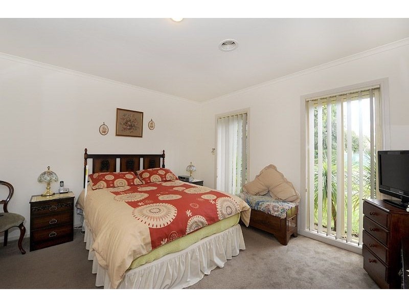 2A Barry Street, Seaford VIC 3198