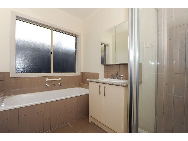 2A Barry Street, Seaford VIC 3198