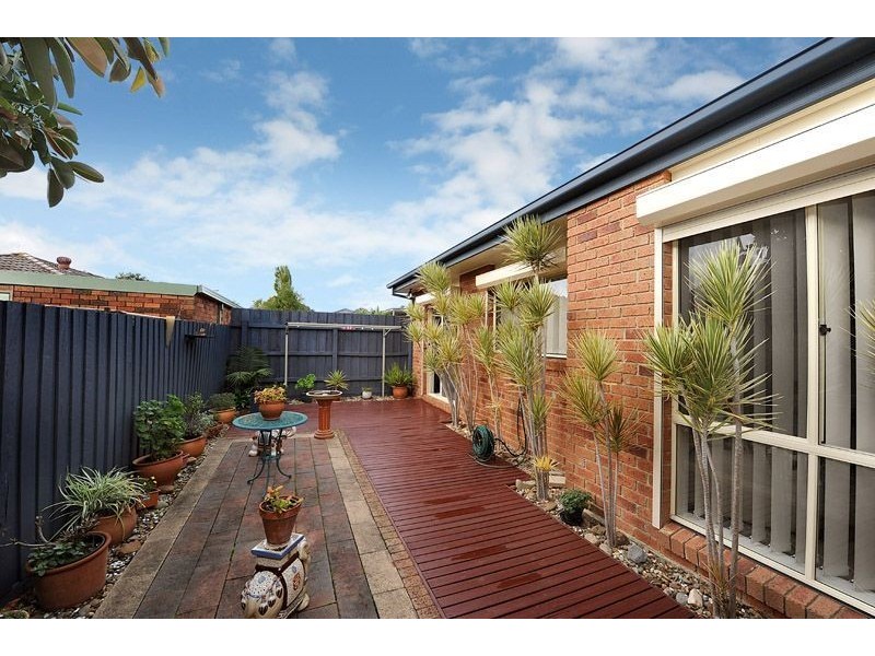 2A Barry Street, Seaford VIC 3198