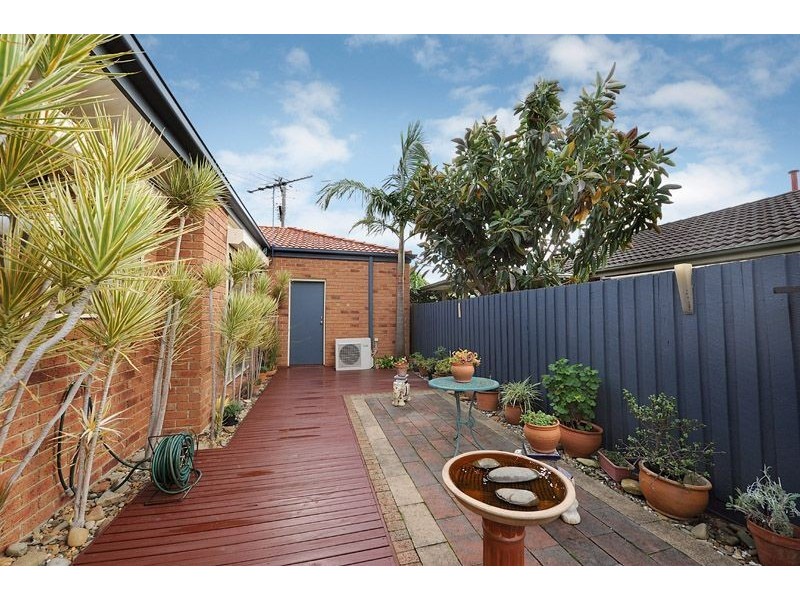 2A Barry Street, Seaford VIC 3198