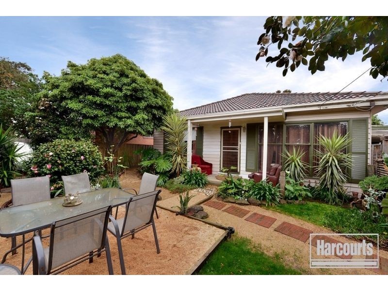 27 Boonong Ave, Seaford VIC 3198