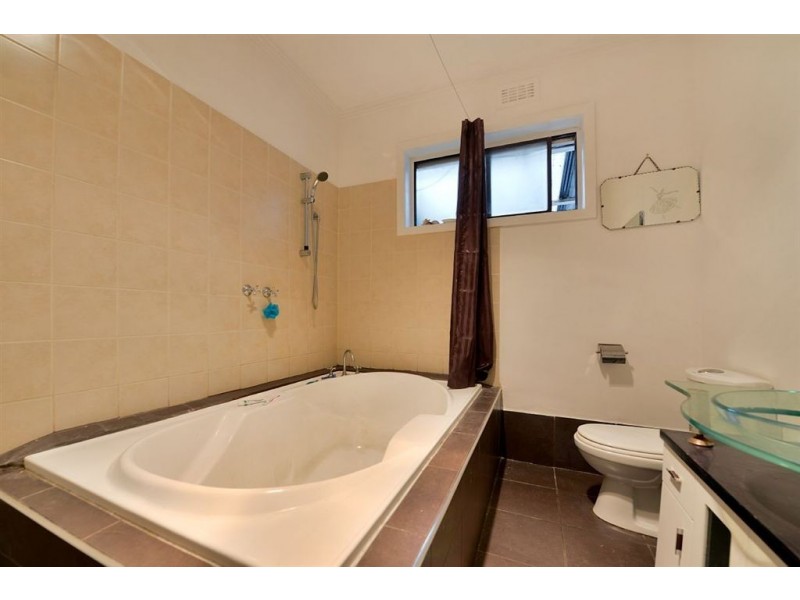 27 Boonong Ave, Seaford VIC 3198