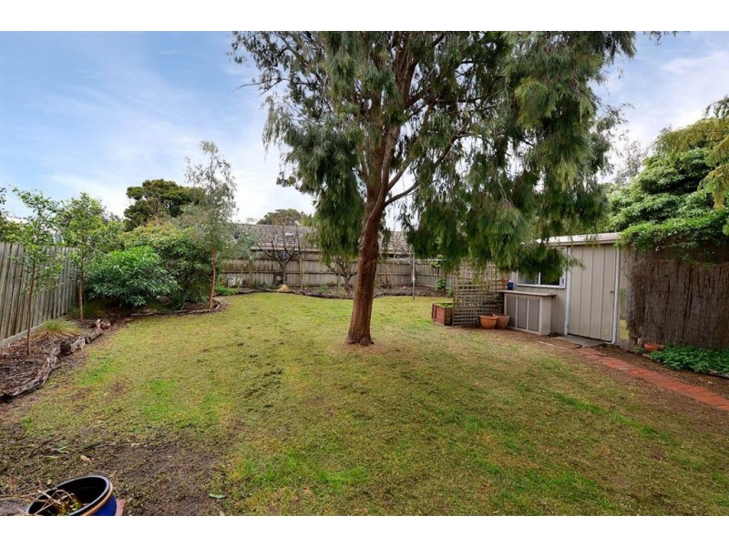 27 Boonong Ave, Seaford VIC 3198