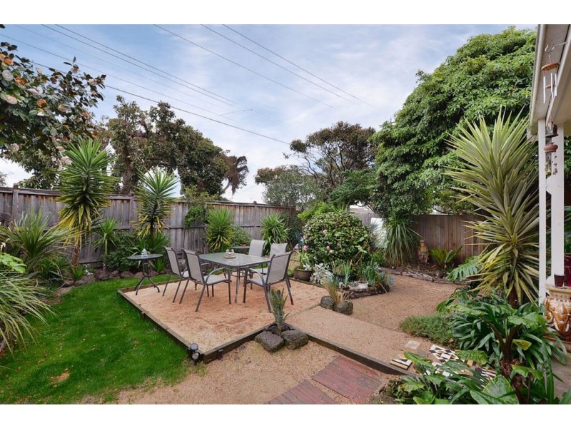 27 Boonong Ave, Seaford VIC 3198