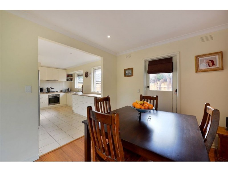 18 Elisdon Drive, Seaford VIC 3198