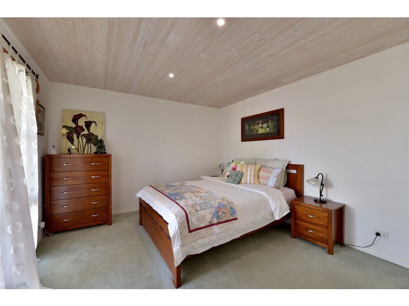 8 Johnstone Street, Seaford VIC 3198