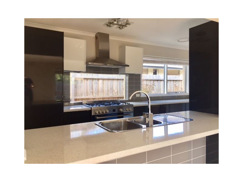 6A Sussex Cres, Seaford VIC 3198
