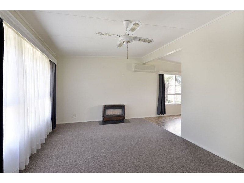 126 Rosslyn Ave, Seaford VIC 3198