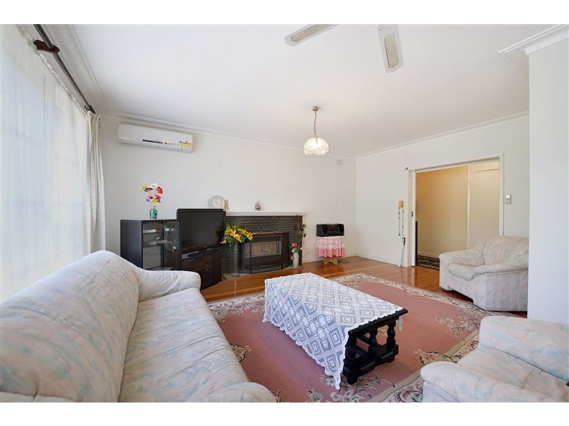 18 Duncan Ave, Seaford VIC 3198