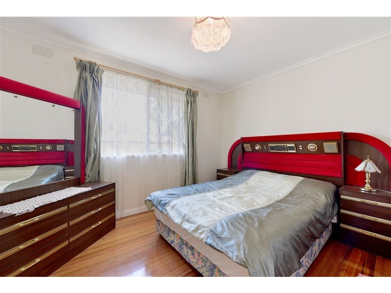 18 Duncan Ave, Seaford VIC 3198