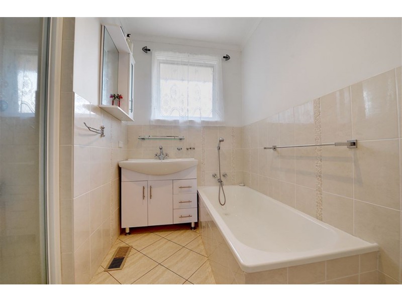 18 Duncan Ave, Seaford VIC 3198