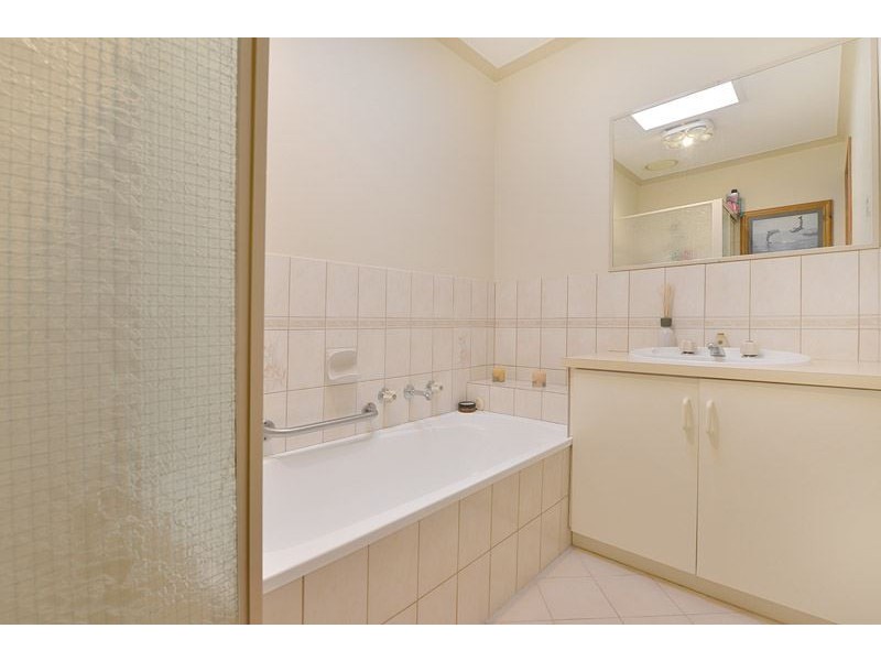 18 Quarrion Drive, Carrum Downs VIC 3201