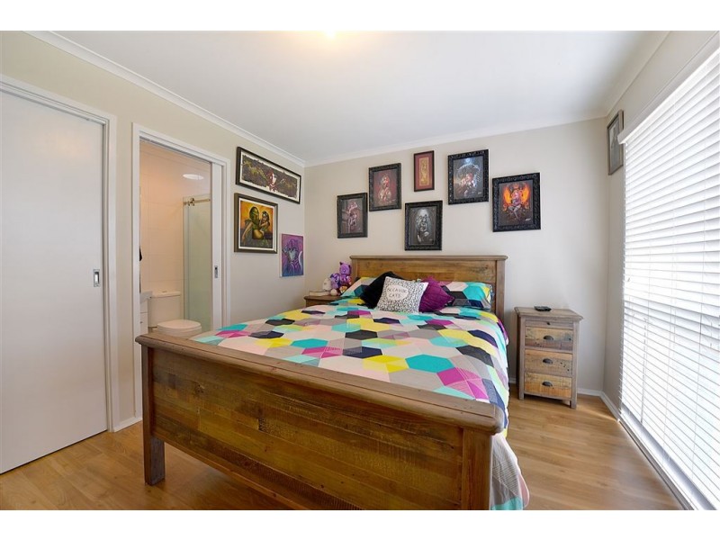 6 Sussex Crescent, Seaford VIC 3198