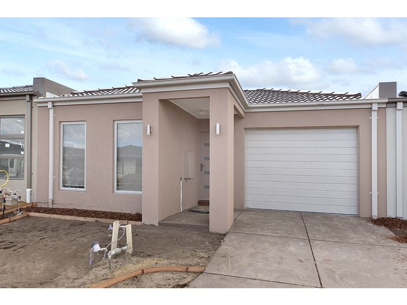 32 Wilkiea Crescent, Cranbourne North VIC 3977