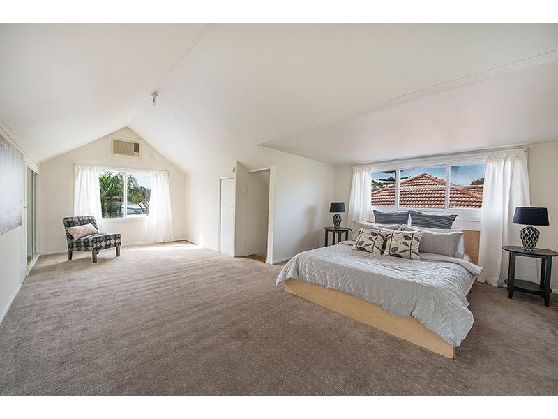 2 Railway Pde, Seaford VIC 3198