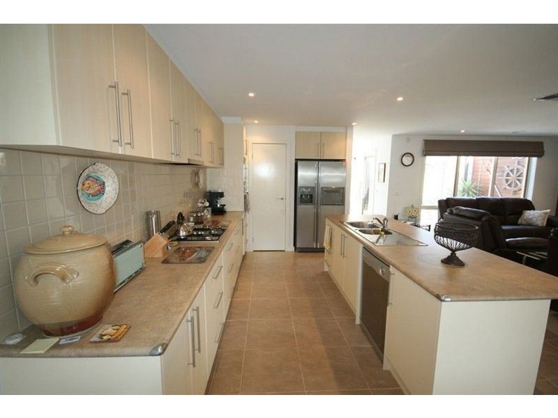 27 Fourth Avenue, Rosebud VIC 3939