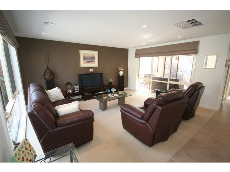 27 Fourth Avenue, Rosebud VIC 3939