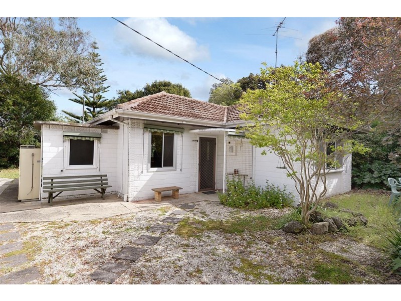 2 McCulloch Avenue, Seaford VIC 3198