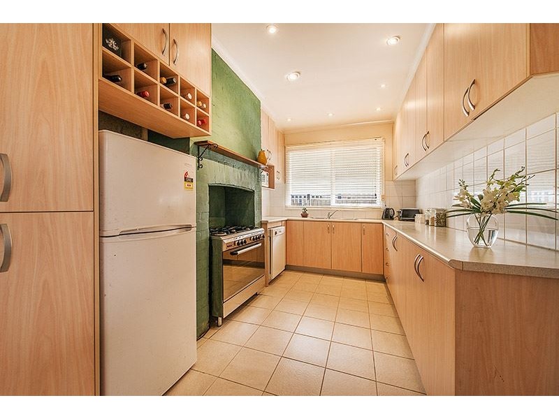 2 Railway Parade, Seaford VIC 3198