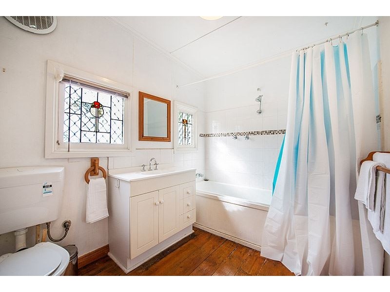 2 Railway Parade, Seaford VIC 3198