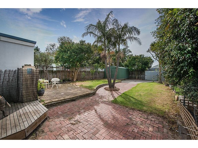 2 Railway Parade, Seaford VIC 3198