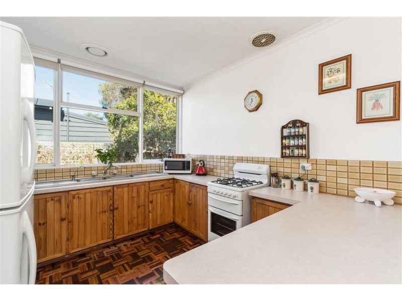 44 Rosslyn Avenue, Seaford VIC 3198