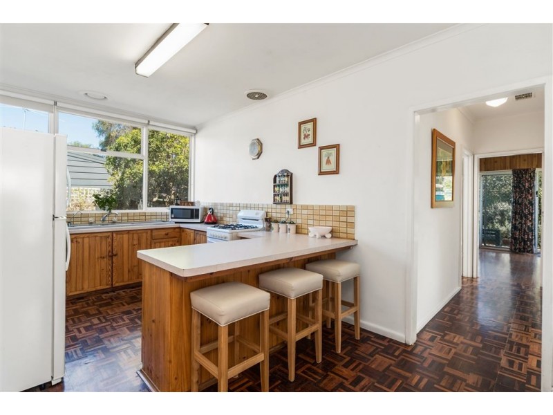 44 Rosslyn Avenue, Seaford VIC 3198