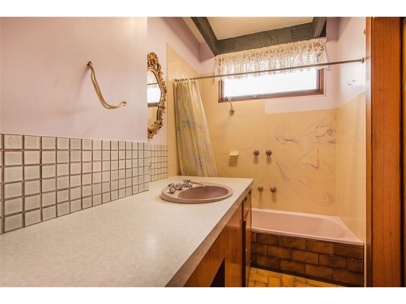 10 Selsey Street, Seaford VIC 3198