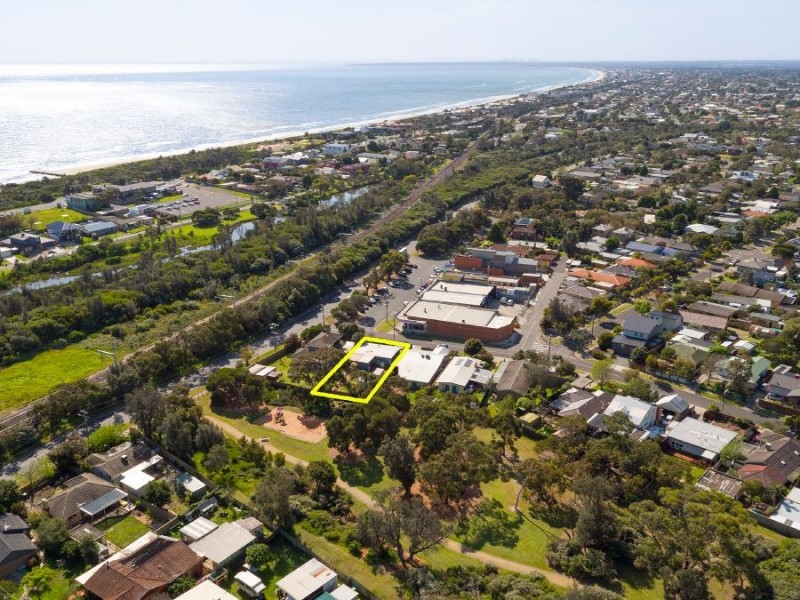 4 Clovelly Pde, Seaford VIC 3198