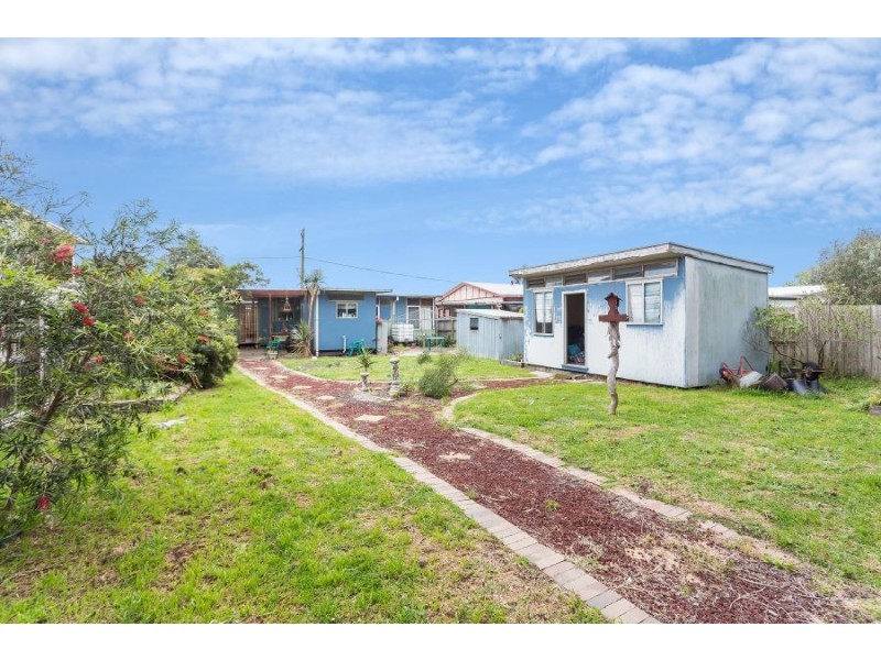 4 Clovelly Pde, Seaford VIC 3198