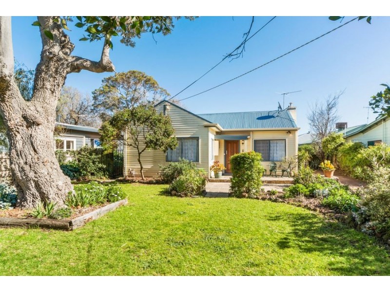 44 Rosslyn Avenue, Seaford VIC 3198
