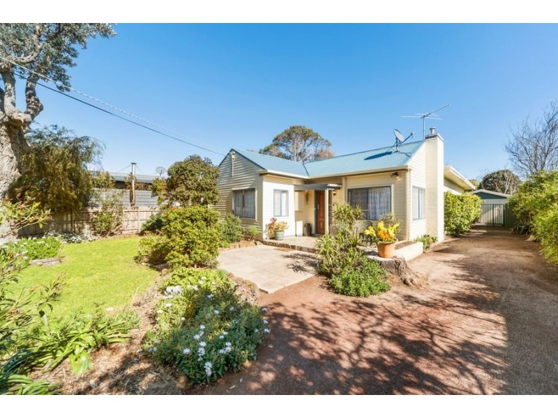 44 Rosslyn Avenue, Seaford VIC 3198