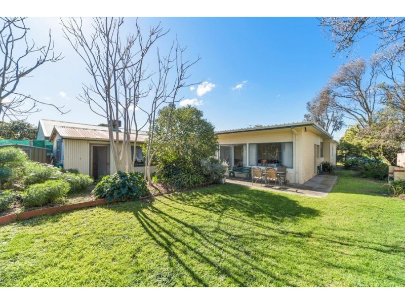 44 Rosslyn Avenue, Seaford VIC 3198