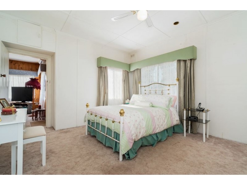 44 Rosslyn Avenue, Seaford VIC 3198
