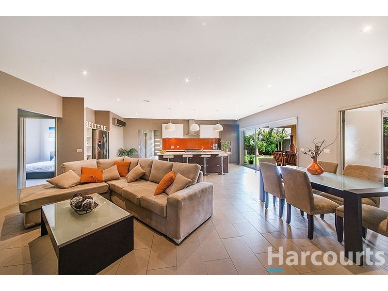 29 Ferndown Drive, Cranbourne VIC 3977