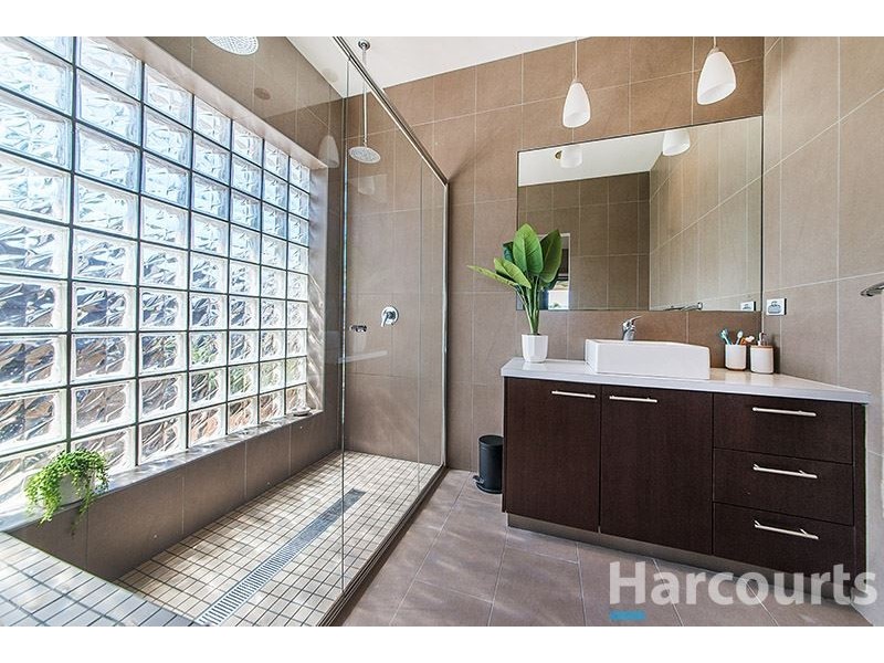 29 Ferndown Drive, Cranbourne VIC 3977