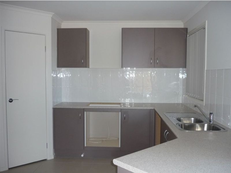 1/54-58 Pommel Street, Pakenham VIC 3810