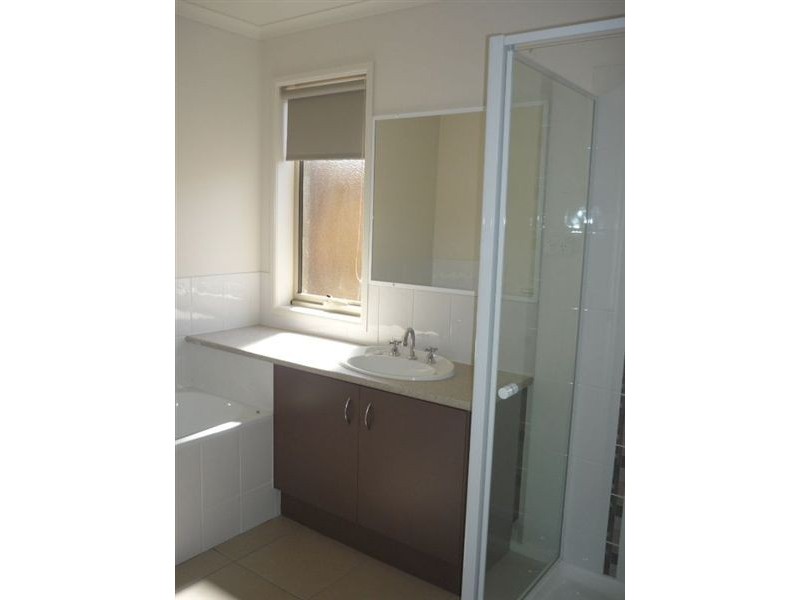 1/54-58 Pommel Street, Pakenham VIC 3810