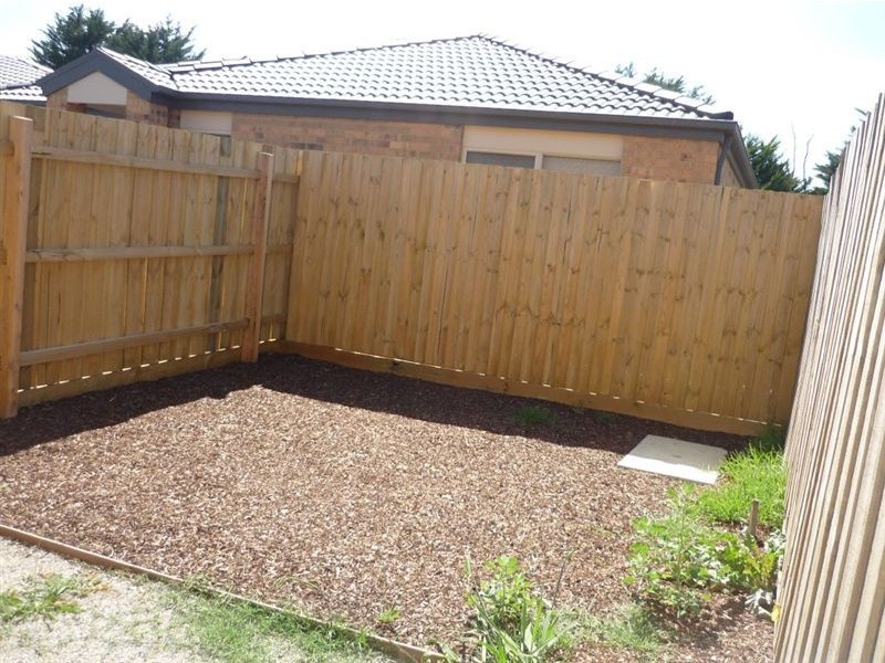 1/54-58 Pommel Street, Pakenham VIC 3810